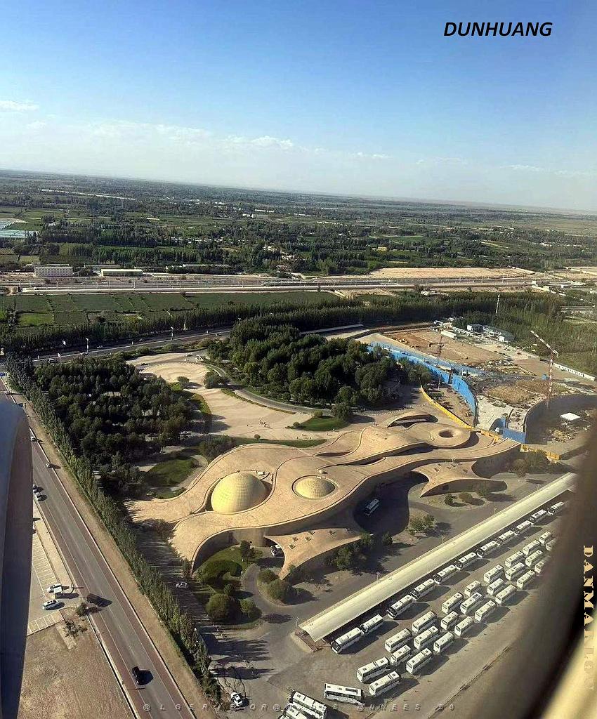 DUNHUANG - 006. Vue aerienne.jpg